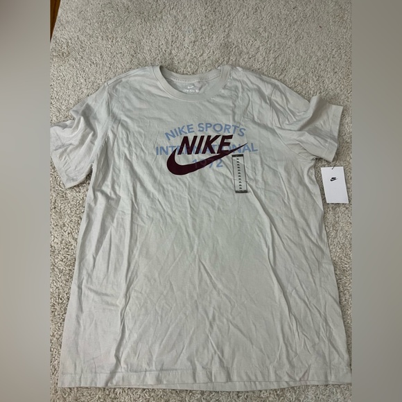 Men’s XL Nike Short Sleeve Graphic Tee NWT - Picture 1 of 5